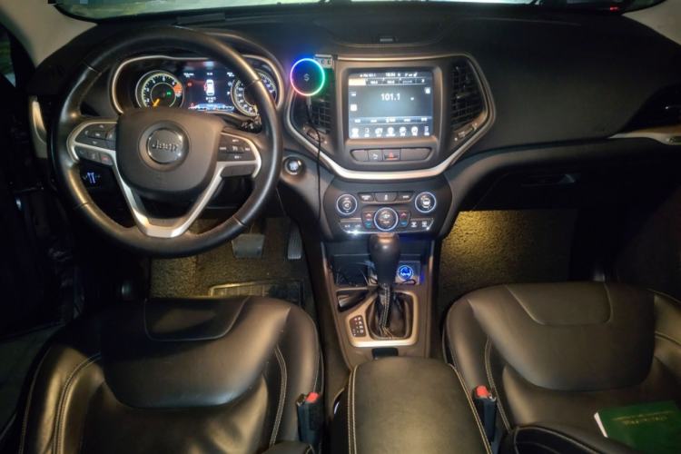 Used Jeep Cherokee 2016 2.0L Superior Edition
