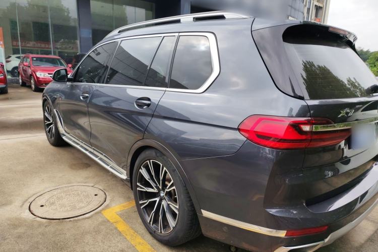 Used BMW X7 2021 xDrive40i Luxury Package with Leading Features