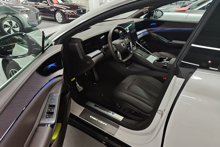 Used Denza Z9 2024 1100 km Four-Wheel Drive Max Version
