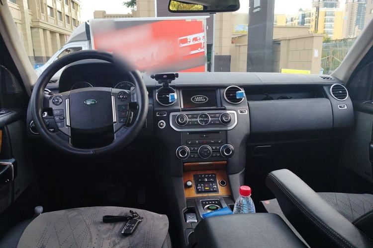 Used Land Rover Discovery 2013 3.0 SDV6 HSE Diesel Edition Center Console