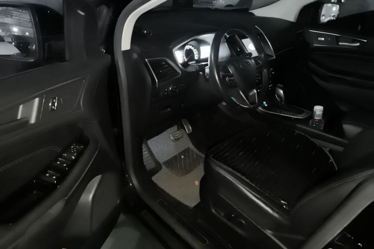 Used Ford Edge 2016 EcoBoost 245 Four-Wheel Drive Titanium Edition 7-Seater Driver Seat