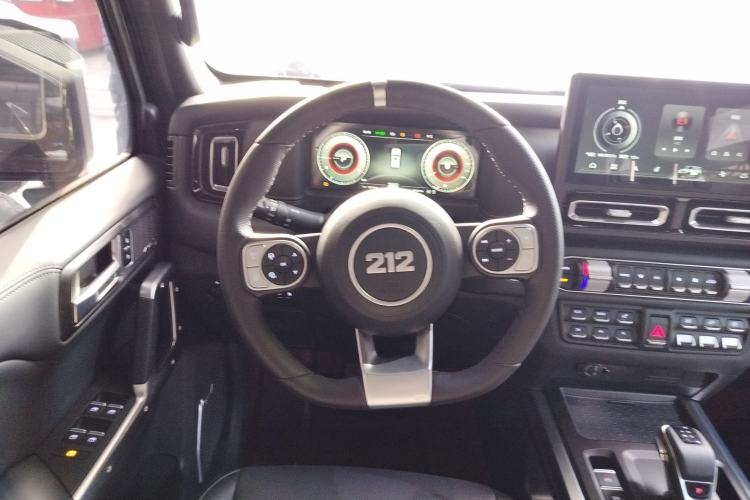 Used 212 T01 2025 2.0T Changfeng
