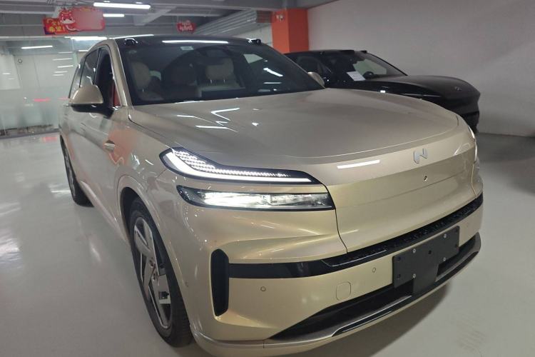 Used ONVO Luxeed L90 2025 Model—Max Six-Seater Version
