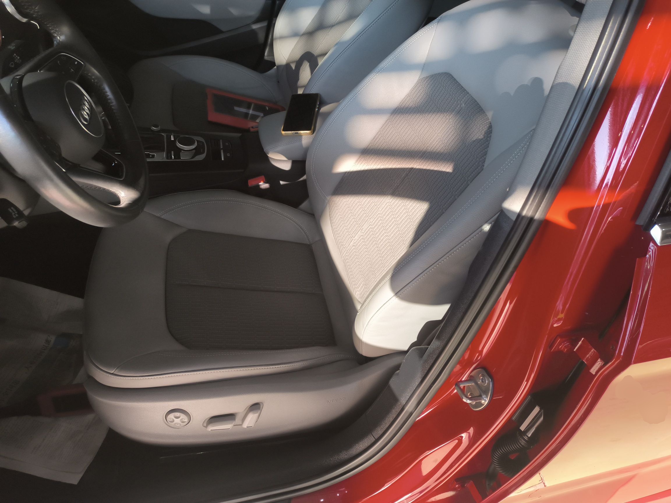 Переднее сиденье в автомобиле