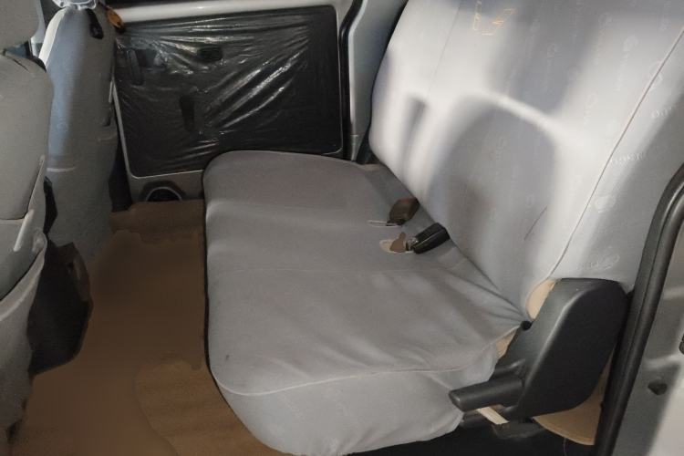 Used Wuling Rongguang V 2015 1.5L Practical Version Left Rear Seat