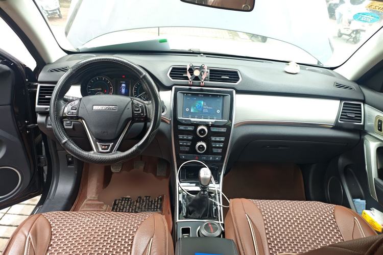 Used Haval H2 2016 Red-Label 1.5T Manual Two-Wheel Drive Luxury Model