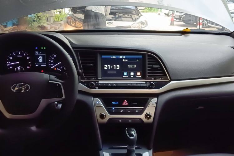 Used Hyundai Elantra (6th Generation / Lingdong) 2016 1.6L Automatic ZhiXuan – Elite Version Center Console