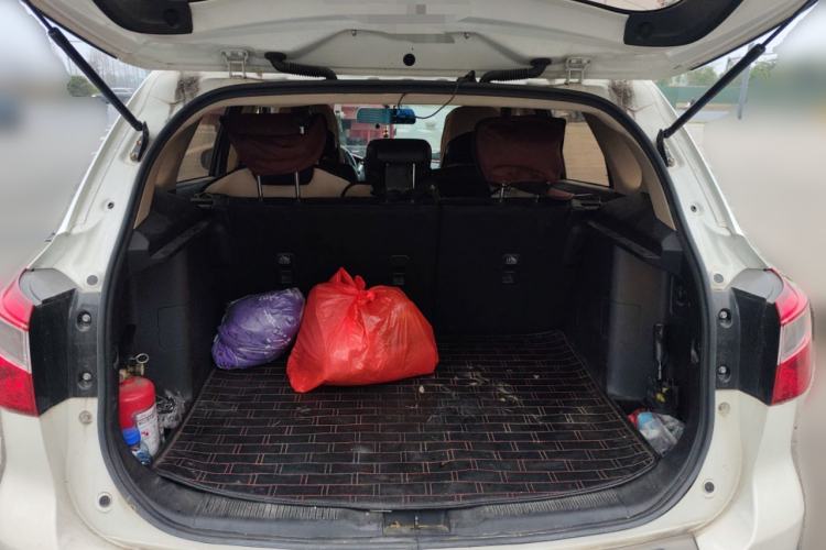 Used Suzuki S-Cross 2015 1.6L CVT Two-Wheel Drive Entry-Level Trim
