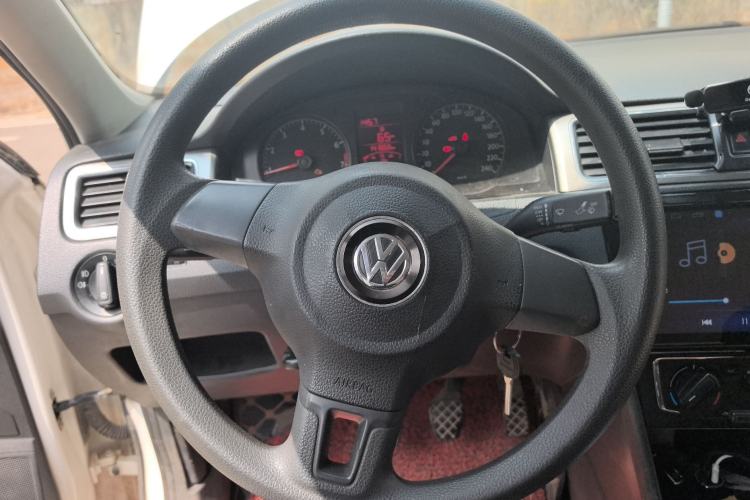 Used Volkswagen Santana 2015 1.6L Manual Comfort Edition
