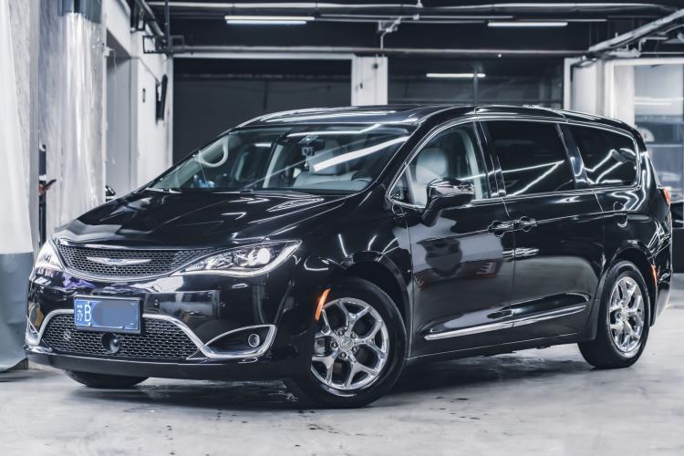 Used Chrysler Grand Voyager 2017 3.6L Premium Edition
