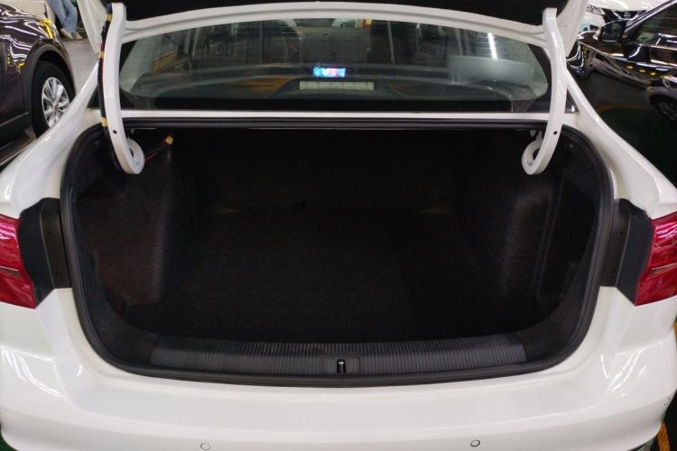 Used Volkswagen Bora 2017 1.6L Automatic Fashion Model Trunk