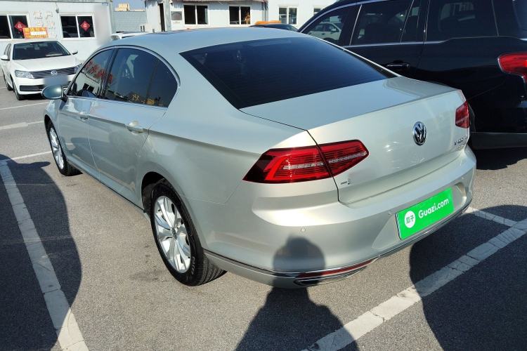 Used Volkswagen Magotan 2018 Facelift 330TSI DSG Luxury Model Exterior 2