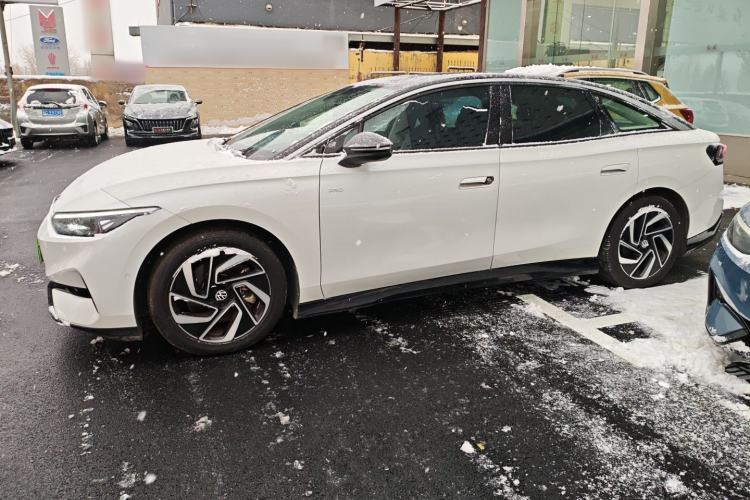 Used Volkswagen ID.7 VIZZION 2024 AIR model
