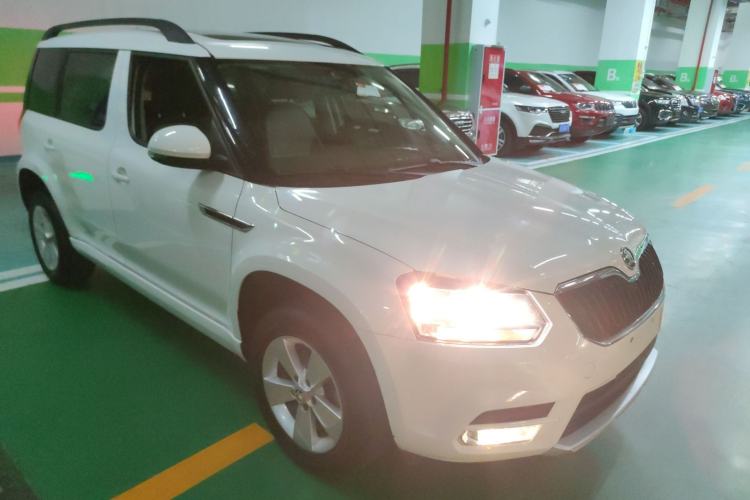 Used Skoda Yeti 2016 1.4TSI DSG Advanced Edition Front Right 45 Deg