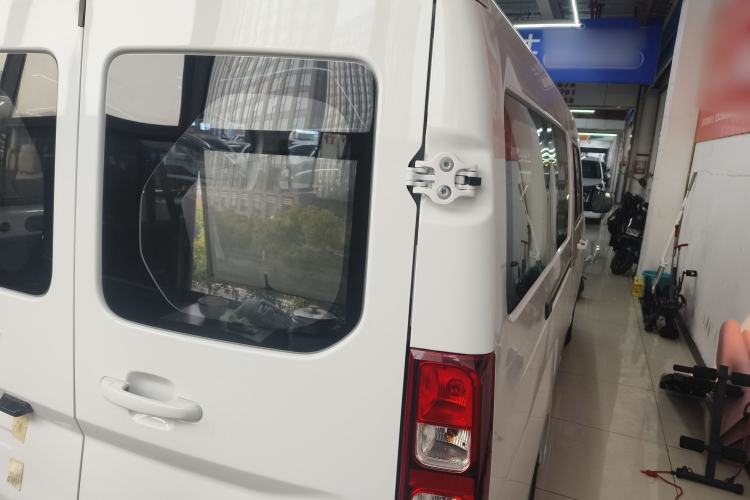 Used Wuling Yangguang 2025 Model 310KM Bus Edition—Customized by CATL