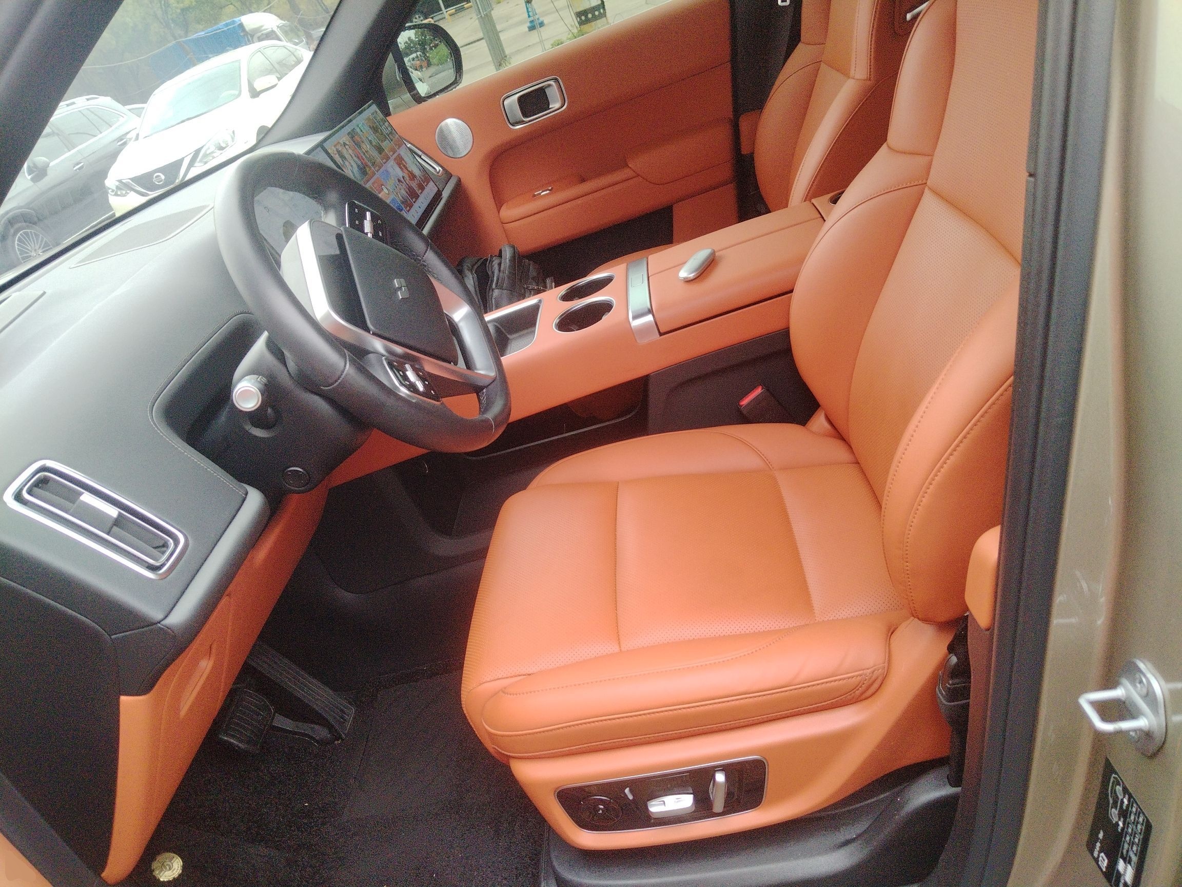 المقاعد الأمامية داخل السيارة