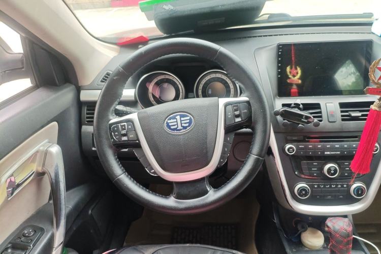 Used Bestune X80 2013 2.0L automatic comfort version
