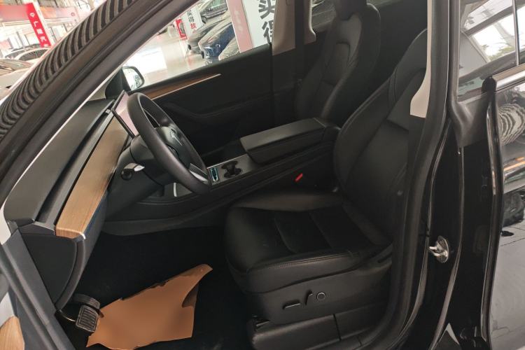 Used Tesla Model Y 2022 Long-Range All-Wheel-Drive Version