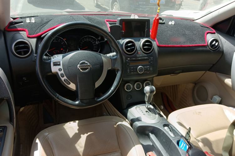 Used Nissan Qashqai 2011 2.0 XV Lea CVT 2WD Center Console