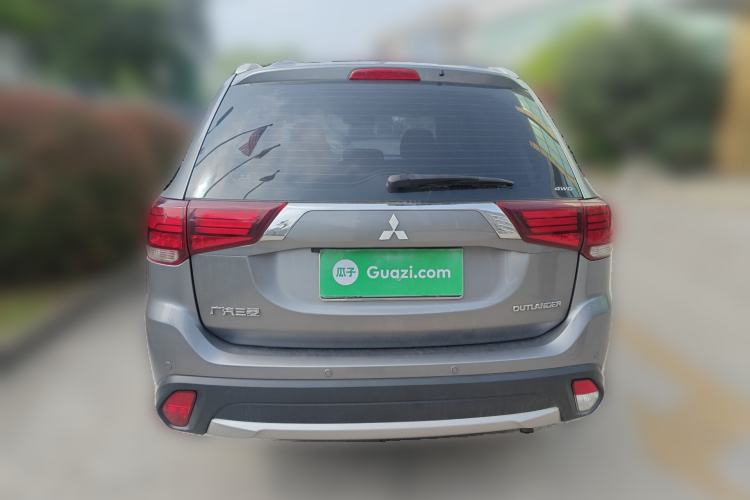 Used Mitsubishi Outlander 2018 2.4L 4x4 Luxury Edition 7-Seater
