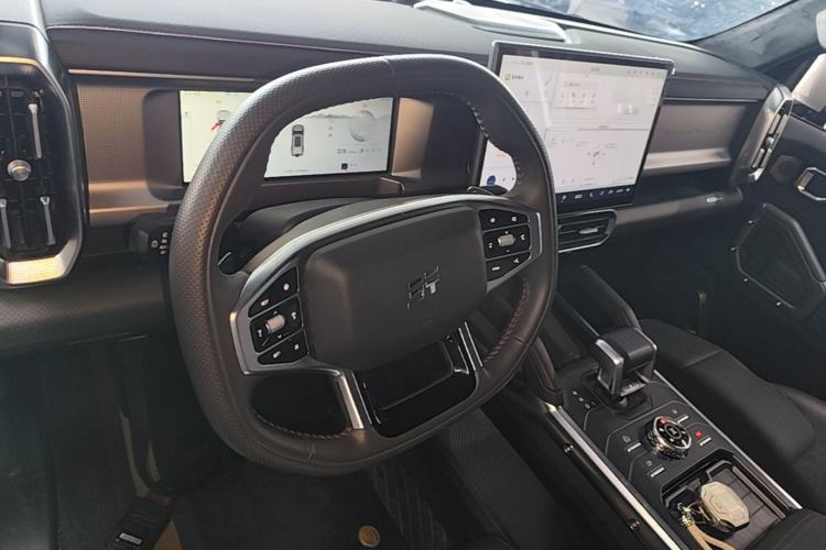 Used JETOUR Traveler 2023 2.0T All-Wheel Drive CrossPRO+ Center Console