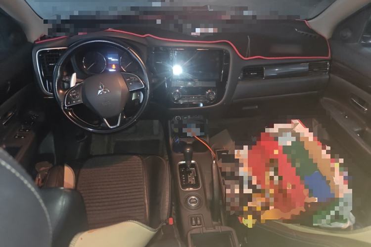 Used Mitsubishi Outlander 2016 2.4L 4x4 Luxury Edition 7-Seater
