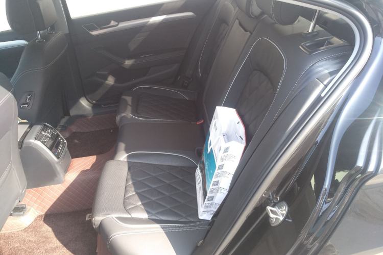 Used Volkswagen Magotan GTE Plug-in Hybrid 2022 GTE Luxury Model Left Rear Seat