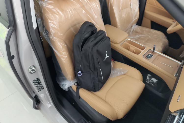 Used Wuling Starlight 730 2025 Model Plug-in Hybrid 125km Luxury Edition
