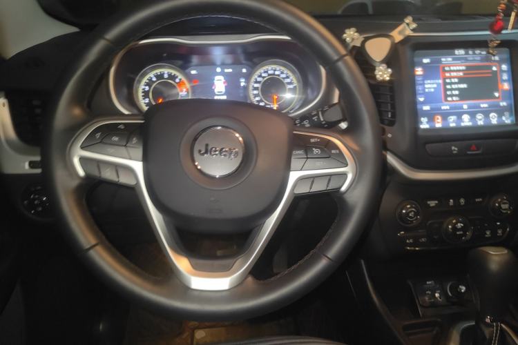 Used Jeep Cherokee 2017 2.0L Superior Edition