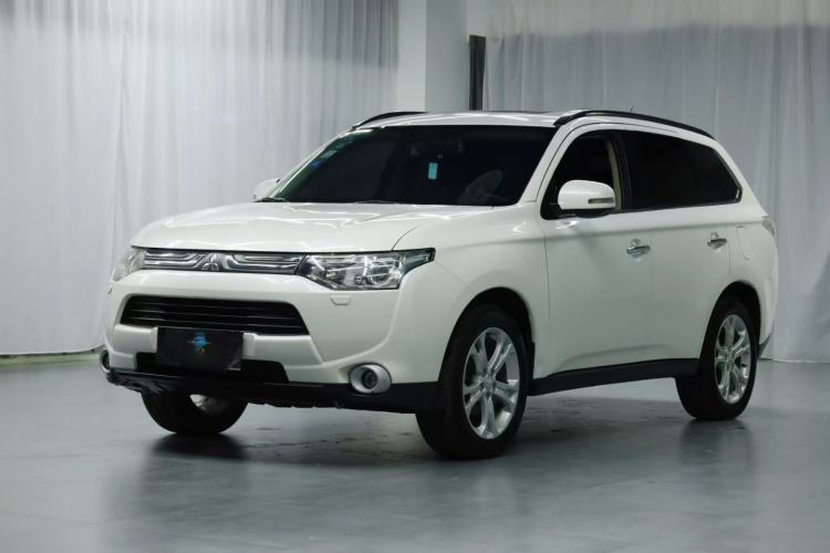 Used Mitsubishi Outlander 2013 2.4L 4x4 Luxury Navigation Edition 5 Seats
