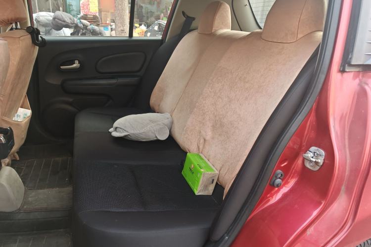 Used Venucia R50 2015 1.6L Manual Fashion Edition
