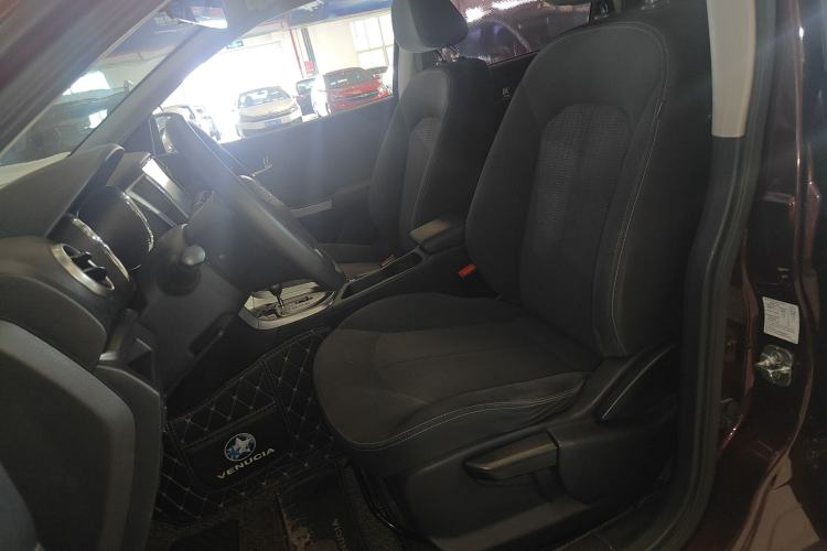 Used Venucia T70 2016 2.0L CVT Smart Choice Edition
