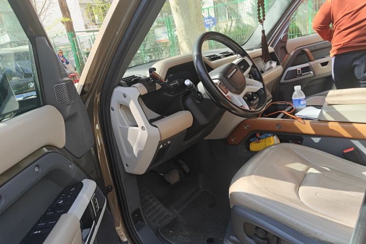 Used Land Rover Defender 2020 110 P400 HSE Driver Seat