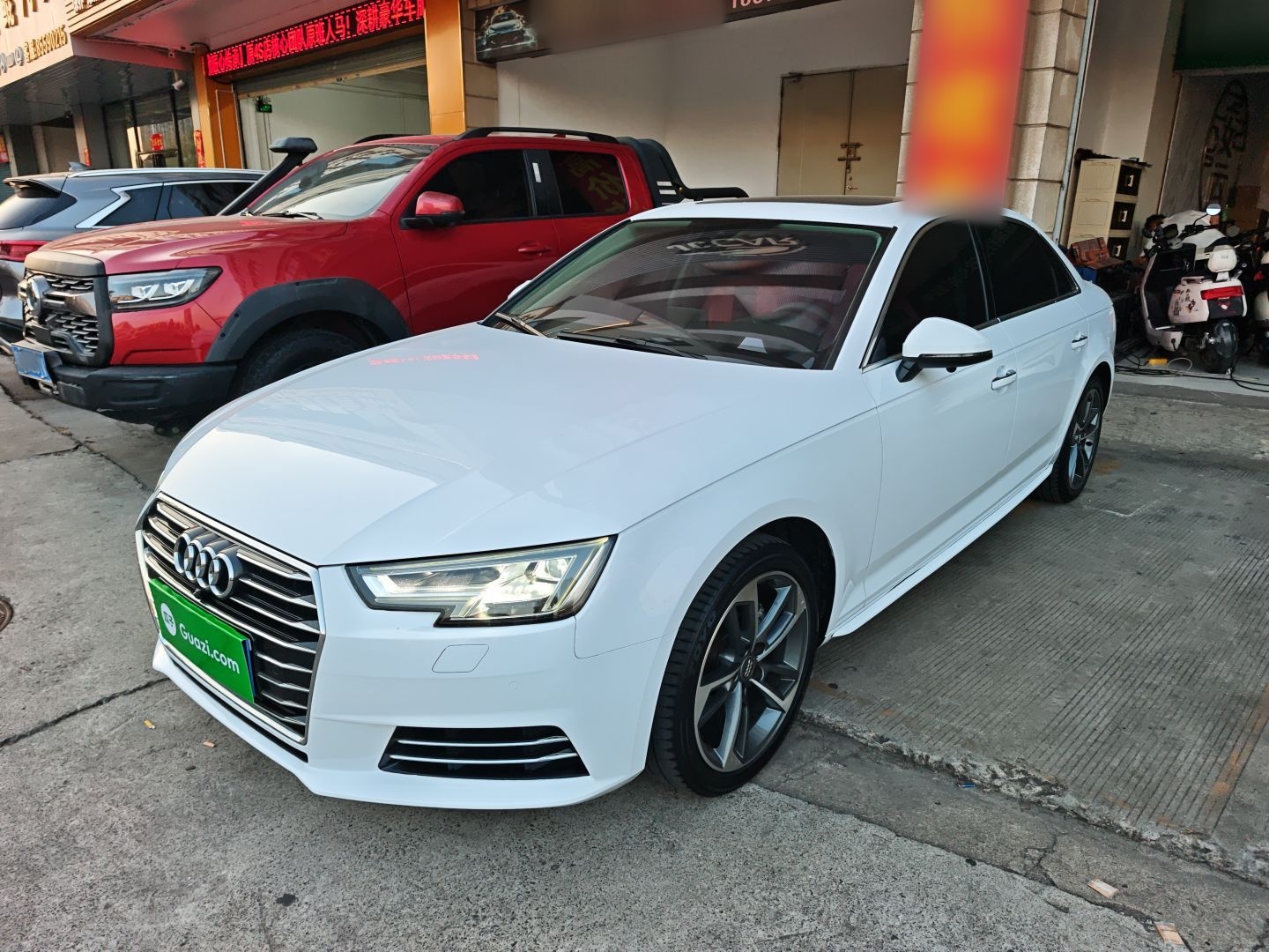 تحت مقدمة السيارة