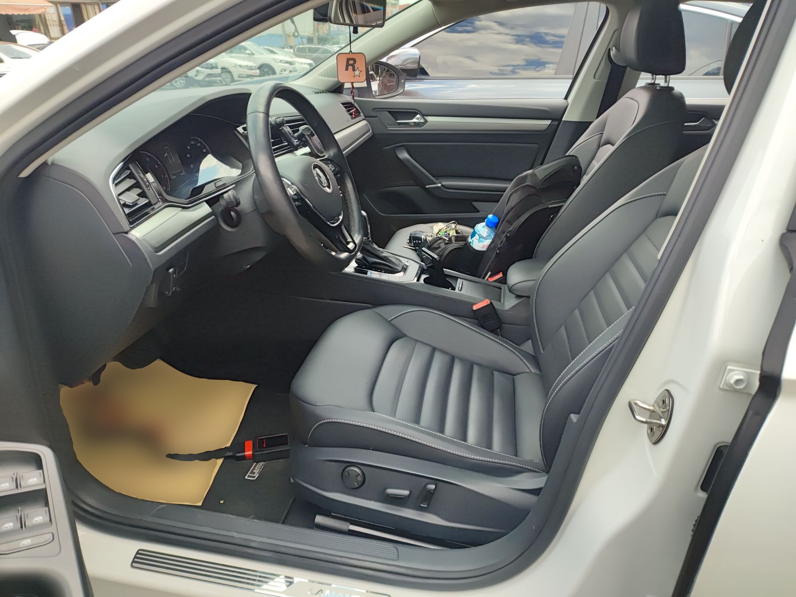 Переднее сиденье в автомобиле