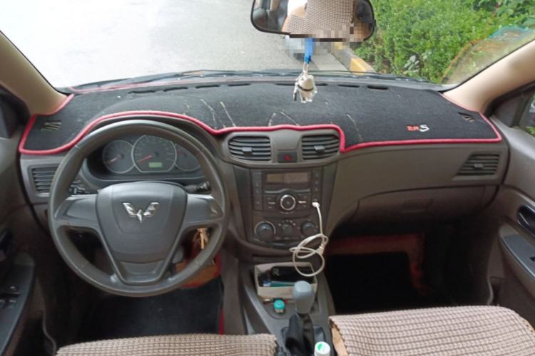 Used Wuling Hongguang 2016 1.5L S Comfort Version Center Console