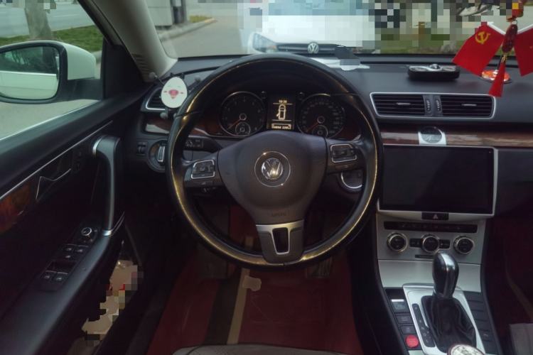 Used Volkswagen Magotan 2012 Travel Edition 2.0 TSI Comfort Version Steering Wheel