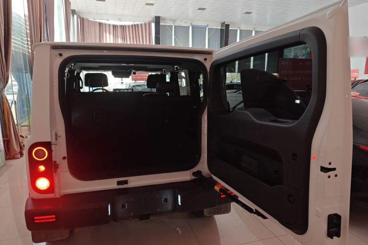 Used 212 T01 2024 2.0T Explorer
