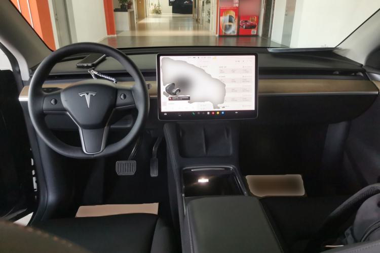 Used Tesla Model Y 2021 Long-Range All-Wheel-Drive Version 3D7
