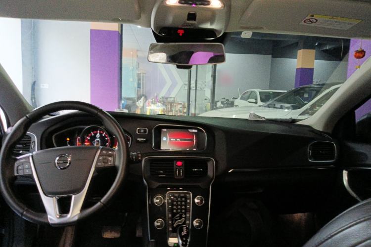 Used Volvo V40 2018 T3 Zhiyi Edition Center Console