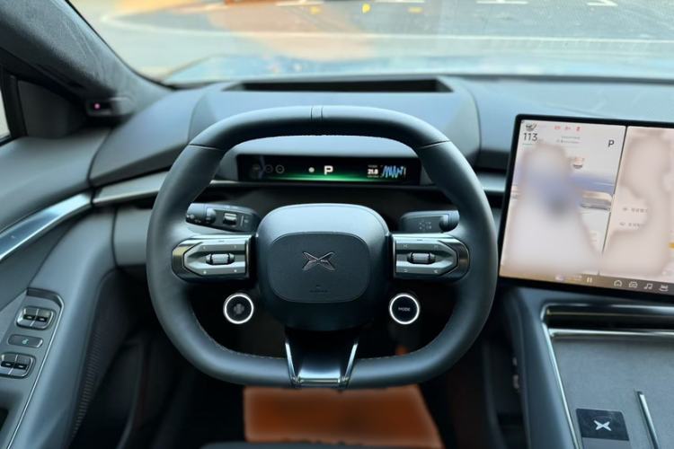 Used XPeng P7 2025 Model—750 All-Wheel-Drive High-Performance Ultra