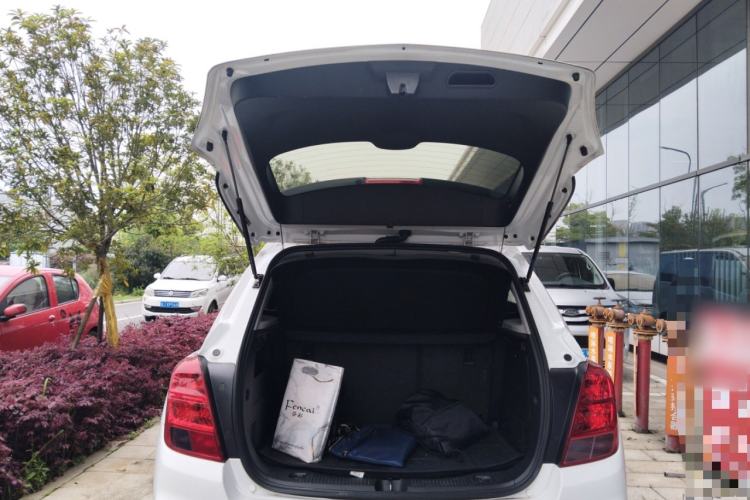 Used Chevrolet Trax 2018 330T Automatic Two-Wheel Drive Elite Model Trunk