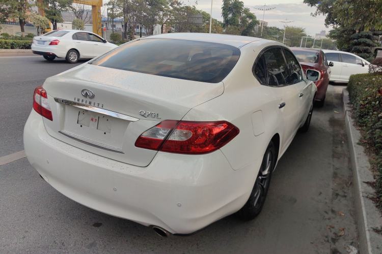 Used Infiniti Q70 2013 Q70L 2.5L Elegance Edition
