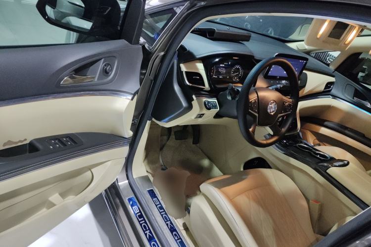 Used Buick GL8 2023 Facelifted Land Cruiser Executive Luxury Version
