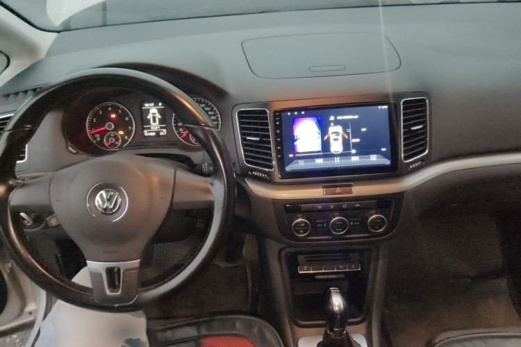 Used Volkswagen Sharan 2013 1.8TSI Standard Model Euro IV Center Console