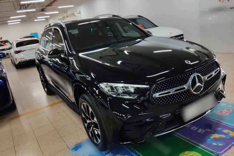 Used Mercedes-Benz GLC 2024 GLC 260 L 4MATIC Luxury Model 5 Seats Front Right 45 Deg