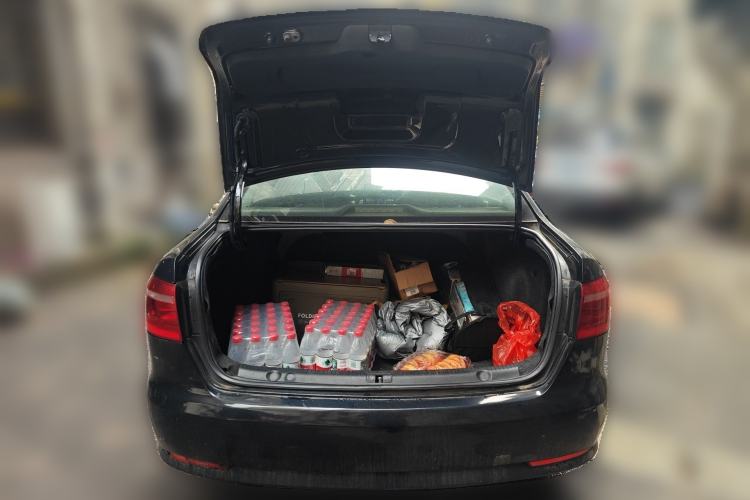 Used Volkswagen Lavida 2015 1.6L Automatic Fashion Edition Trunk