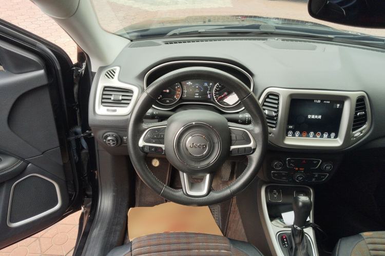 Used Jeep Compass 2017 200T Automatic Family Edition Steering Wheel