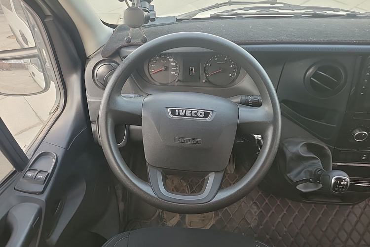 Used Iveco Eurocargo 2021 2.0T Manual Super Rui Long Wheelbase Short Overhang High Roof Side-Sliding Door F1A Steering Wheel