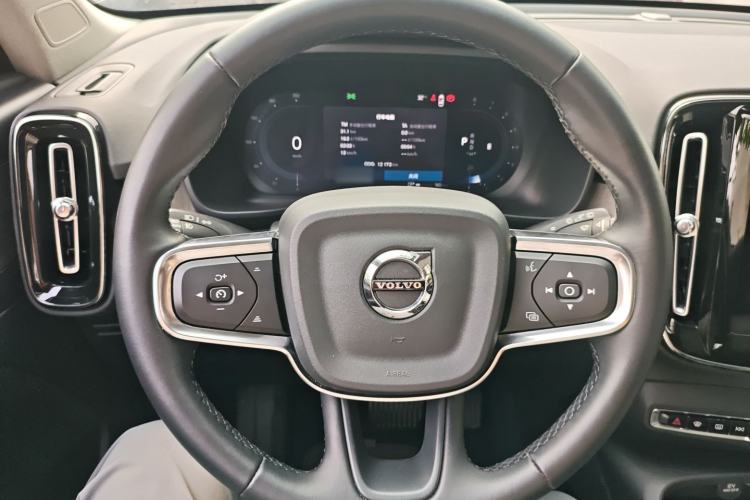 Used Volvo XC40 2024 B4 4x4 Smart Luxury Edition Steering Wheel